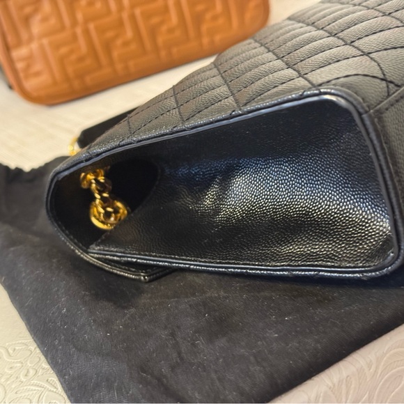 Yves Saint Laurent Paris Caviar leather Envelope bag - Picture 7 of 16